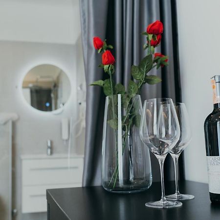 Poppy Downtown Suites Sarajevo SJJ Buitenkant foto