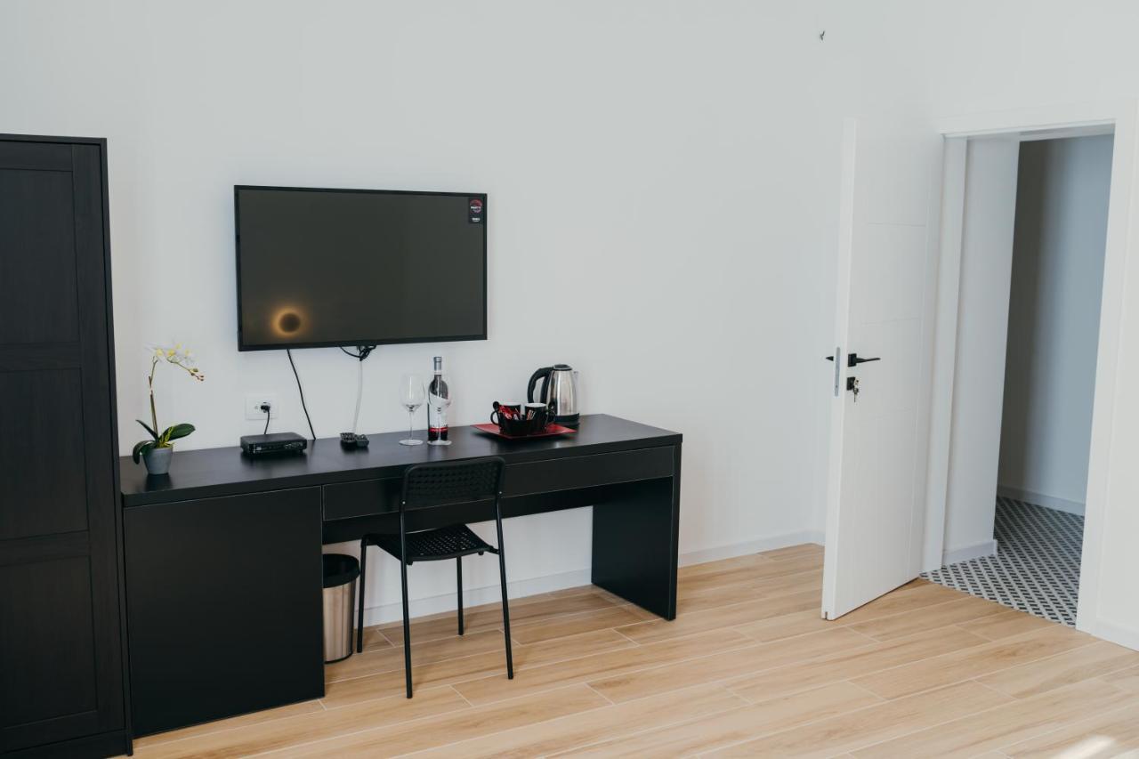 Poppy Downtown Suites Sarajevo SJJ Buitenkant foto
