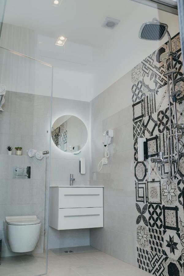 Poppy Downtown Suites Sarajevo SJJ Buitenkant foto